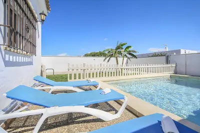 Image de Villa \"Ibicenca\" près de la plage avec piscine et Wi-Fi