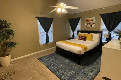 Image de 3 - 2. 5 home  Modern Delight  fully equipped kit. , fast Wi-Fi, all rooms upstrs