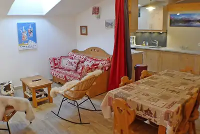 Image de Appartement lumineux au dernier étage, 3 pièces, centre de Samoëns, proche commerces et navette ski