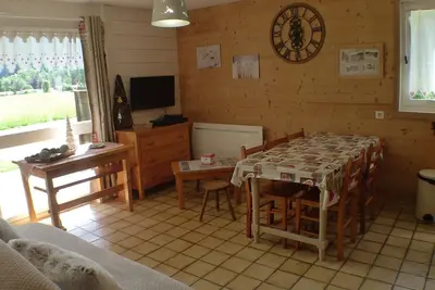 Image de T2 au calme, proche centre village - Terrasse et parking