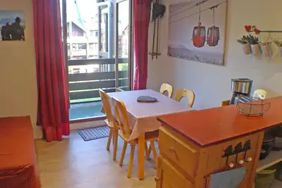 Image de Appartement cosy au centre, parking et local à vélos