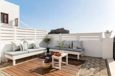 Traditional Lindian Polis - Suite 1