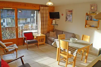 Image de Appartement spacieux au cœur de Samoëns avec WiFi et parking privé, animaux acceptés