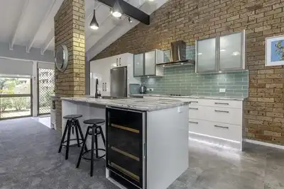 Image de Bay Parklands 4, 2 Gowrie Avenue - pool & tennis court