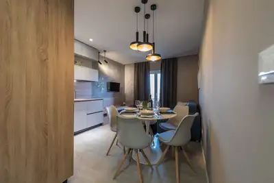 Image de Luxury Apartments Garden - Deluxe Two Bedroom Apartment with 2 Balconies (A1)