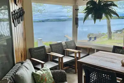 Image de Beautiful Swan Lake Cottage