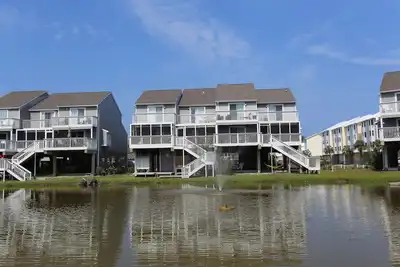 Image de Near beach, Across from Pool ~ Bd 250 Sea Side Oasis