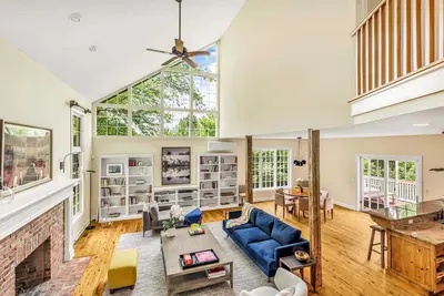 Image de Modern Barn, New Luxurious Home