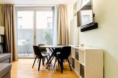 Image de Central Apartament - 2 min Underground - Self Check-in