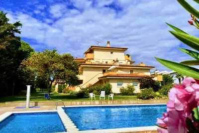 Image de Apartment on the beach 300 meters from the sea, wifi, pool and tennis, ideal for families