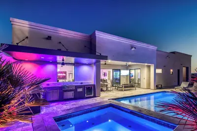 Image de Modern 2021 New Construction Luxury Home 1 Min from Lake. Better than W hotel