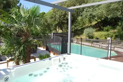 Image de Villa familiale 8p avec piscine chauffée et spa en Provence