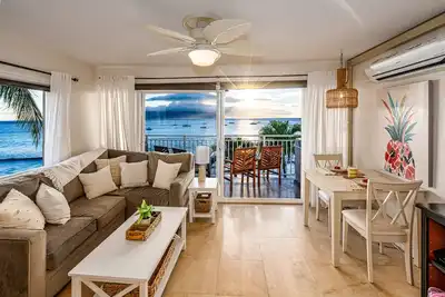 Image de 2-Bedroom Oceanfront Paradise – Newly Refreshed Lahaina Gem w/Breathtaking Views