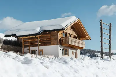 Image de Intero Chalet Rich, con Vista Sulle Montagne, Balcone, Giardino Privato e Wifi;