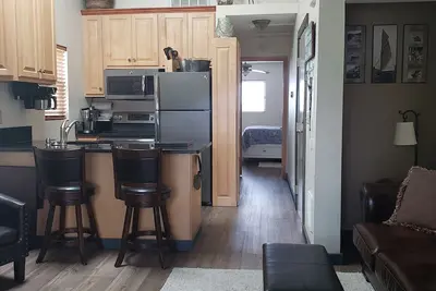 Image de Clean, beautiful condo by Lake Erie! Perfect getaway for a family of four.