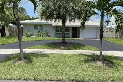Image de Canal home with pool and great sunset view!