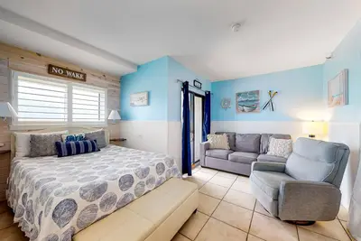 Image de Adorable Beach Condo W/ Shared Pool, Gulf Views, Private Balcony & WiFi