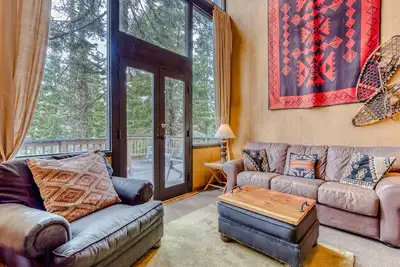 Image de Serene Wooded Retreat W/ Free WiFi, Large Deck & Spacious Loft - Skiing Nearby