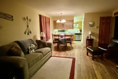 Image de 2br Ground Floor Condo W/Easy Access to Chile Express! ! ! !