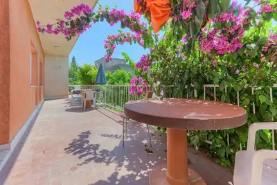 Image de Modern luxury 2-bedroom apt with balcony & patio
