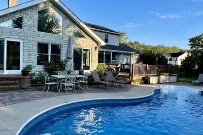 Image de Our pool will open May 1st, 2025. 1st floor bedroom added.