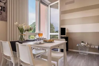 Image de Appartement \"Maison Bibi Lago Maggiore\" avec vue montagne, vue sur le lac et balcon