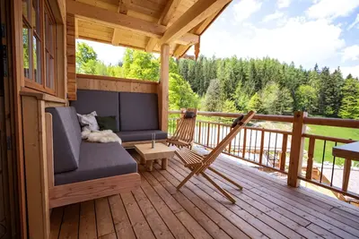 Image de \"burgi Alm\" fĂĽr 4-6 Personen, 2 Separate Schlafzimmer, Terrasse mit Bergblick, Whirlpool, Infrarotliegen
