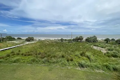 Image de Oceanfront! Pool & Land Trans included!