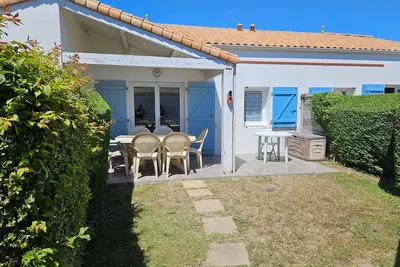 Image de Maisonnette confortable avec piscine privée et parking