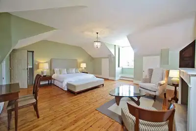 Image de Stunning chateau, built in 1611, beautifully renovated, furnished and equipped.