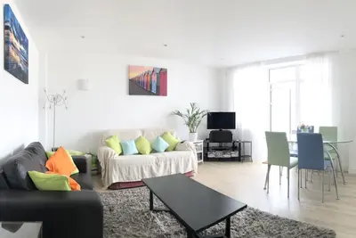 Image de A Stone's throw from the beach luxury 2-bed apartment