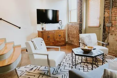 Image de Stunning townhouse on quiet street in Springfield!