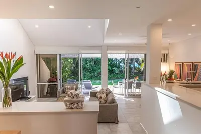 Image de Absolute Beachfront Villa located with the Mirage Resort grounds. Family friendly.