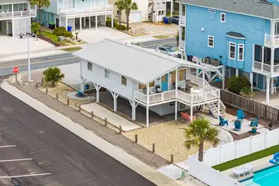 Image de Adorable Ocean View 3 Bed/1 Bath Cottage Sleeps 8 steps to the beach