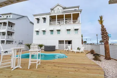 Image de Captains Choice: 5-Bed Oceanfront Escape w/ Private Pool, Elevator & Hot Tub!