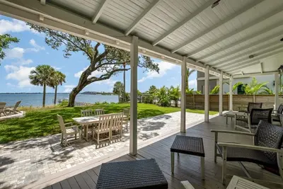 Image de Stunning River Views - Historic 3br Walk Dntn