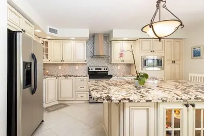 Image de Oceanside townhome 2/2 with boat ramp and dockage