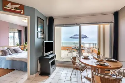 Image de La Digue - Appartement et terrasse vue mer - accès direct à la plage