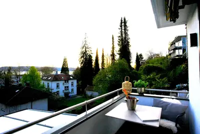 Image de Tolles Apartment mit Seesicht Mitten in der Stadt!