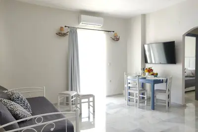 Image de Emorfia's Apartments - 300m to the beach