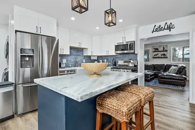 Image de Boulder Bay Bungalow - Updated mountain retreat with hot tub, game table, and sauna