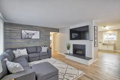 Image de Walking distance to Sherman Ave dining and shops, beaches, parks and more!