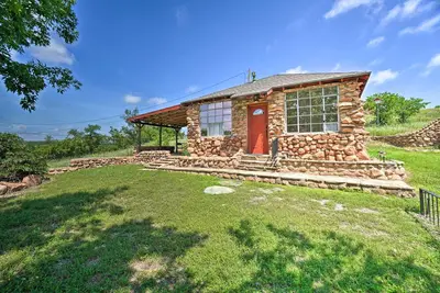 Image de Enchanting Hilltop Cottage in Medicine Park!