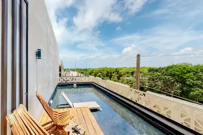 Image de Fourth-Floor Penthouse w/Private Pool on Deck, Free WiFi, Shared Gym, Partial Ac