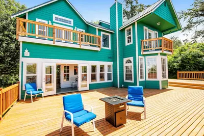 Image de Oceanview Home with High-Speed WiFi, Washer/Dryer, & Gas Fireplaces