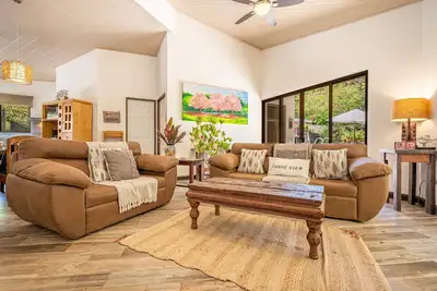 Image de Family-Friendly Home w\/Free WiFi, Private Outdoor Pool, Washer\/Dryer, & Patio