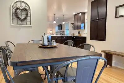 Image de Bales Cottage, walking distance to downtown & Buffalo Bill Center of the West!