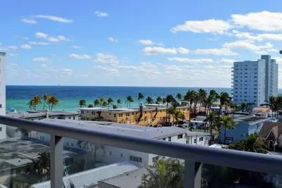 Image de Elegant Condo w/ Den and Partial Ocean View-Cs20
