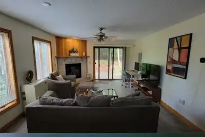 Image de Cozy White Mountain Retreat w/fire place and river
