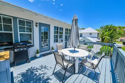 Image de Pineapple Upper Deck Guesthouse Near Beaches/Shopping/Dining, Ballparks&Downtwn!